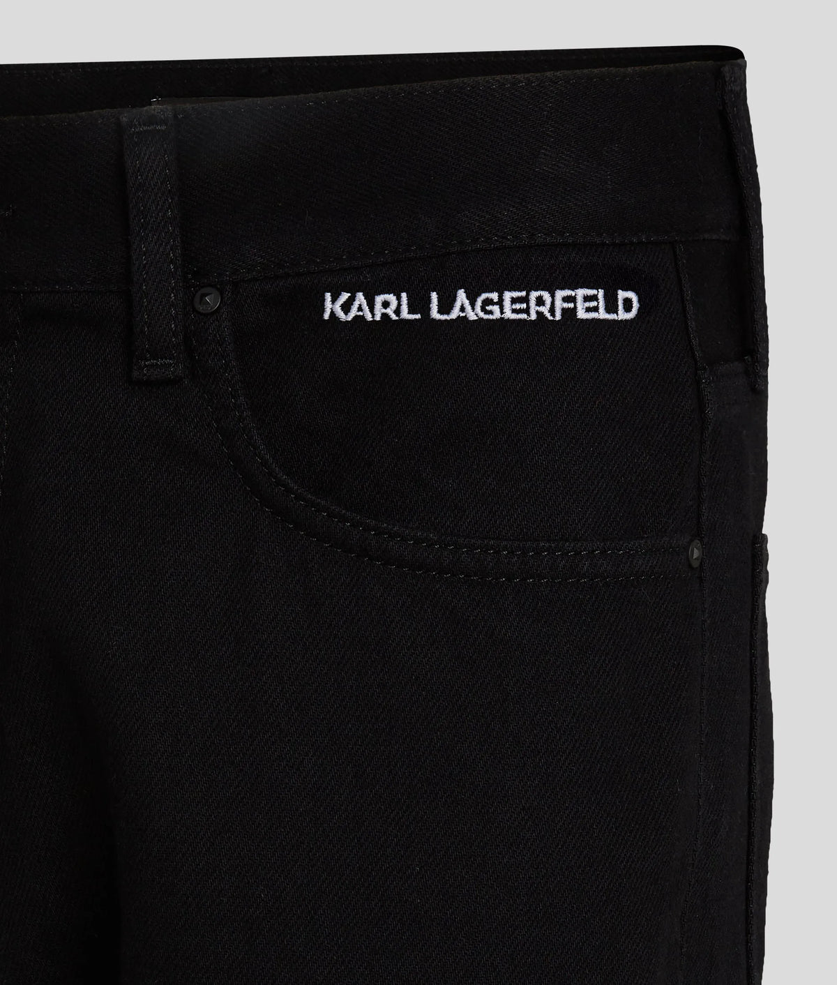 LOGO TAPERED JEANS