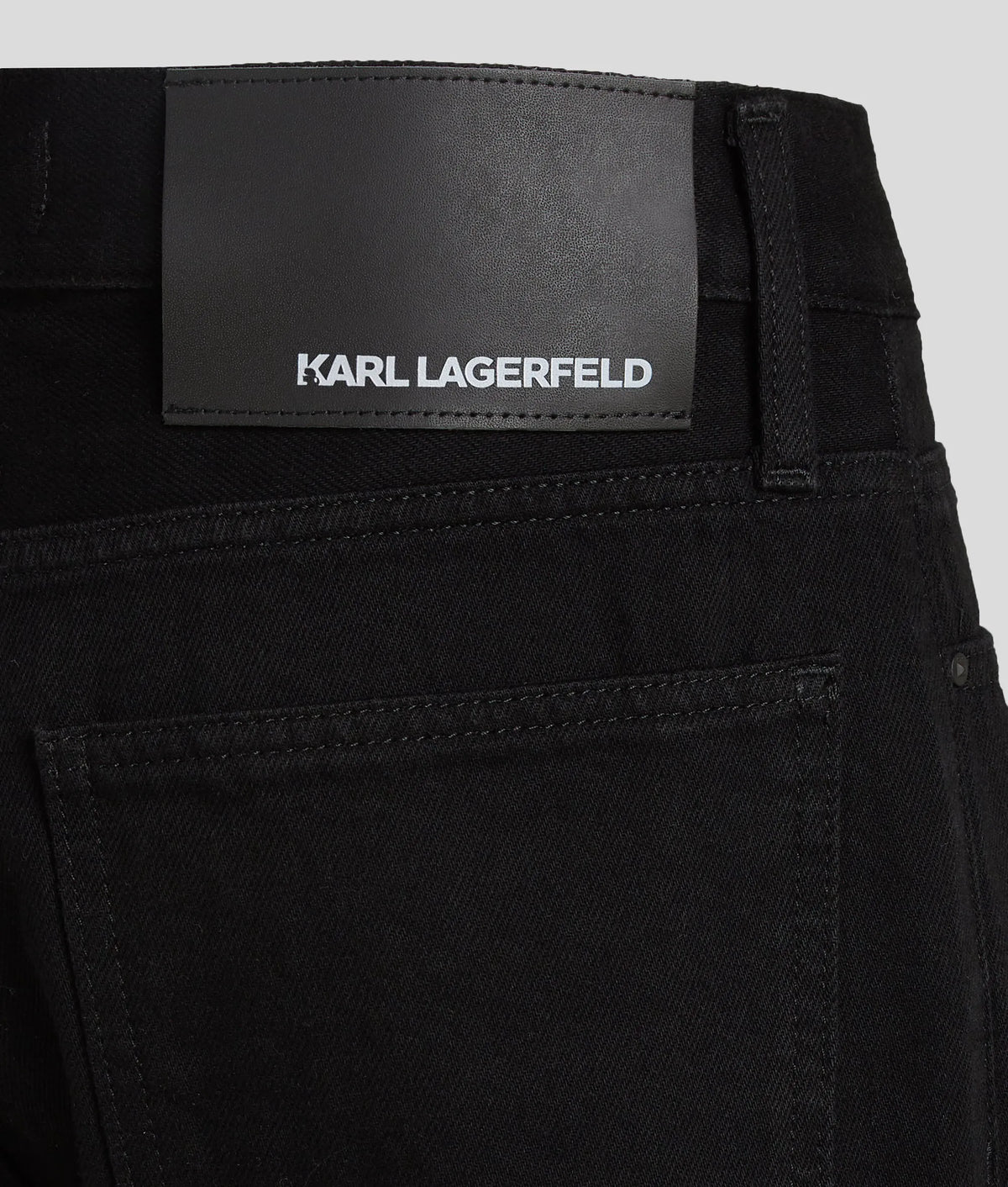 LOGO TAPERED JEANS