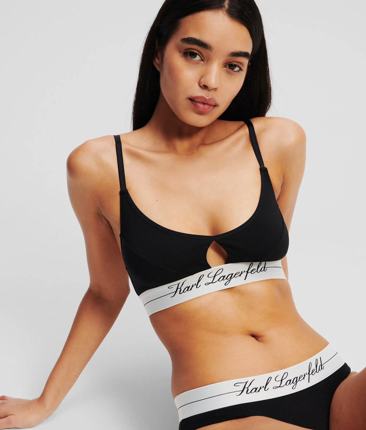 Hotel Karl peephole bra