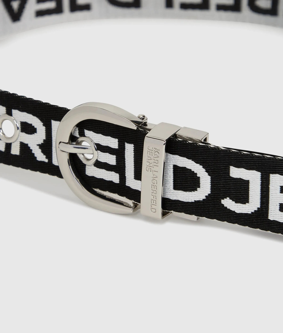 Reversible webbing belt