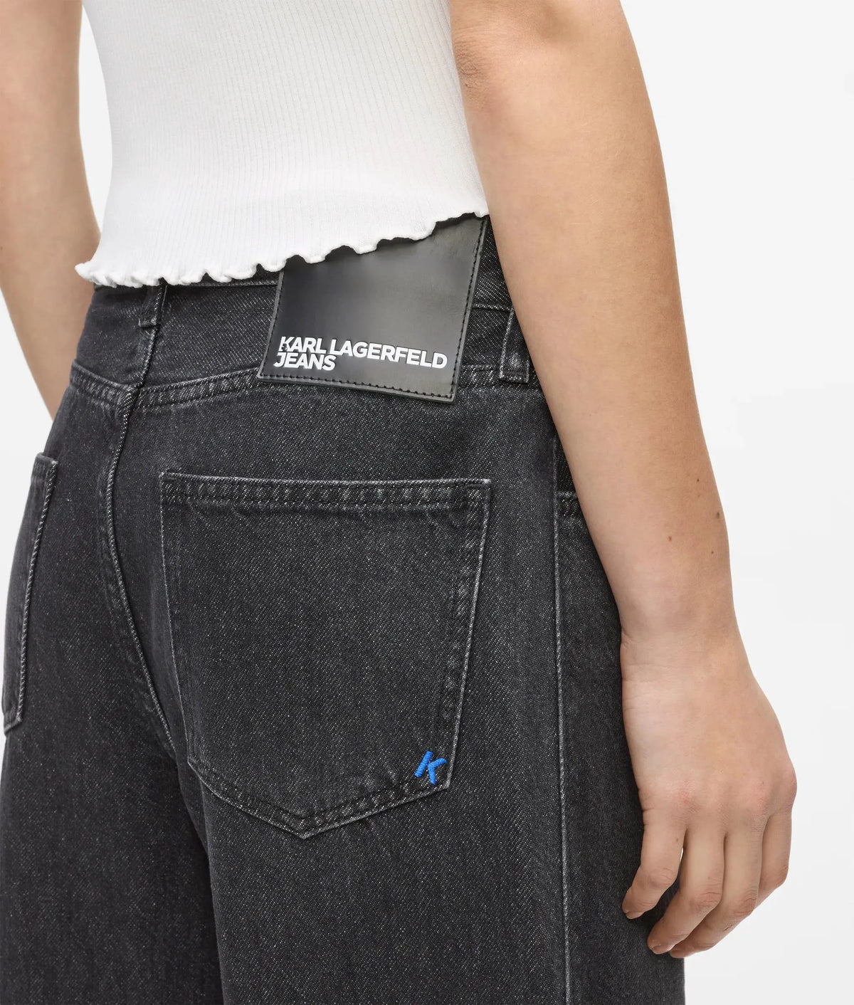Low-rise wide-leg jeans