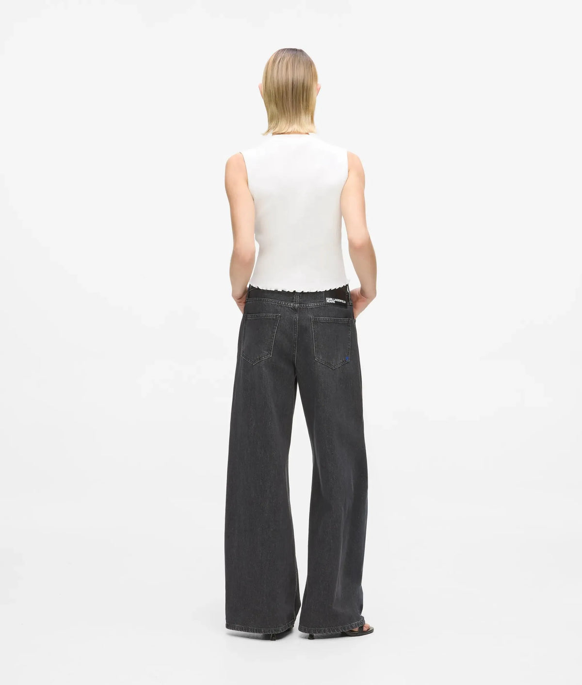 Low-rise wide-leg jeans
