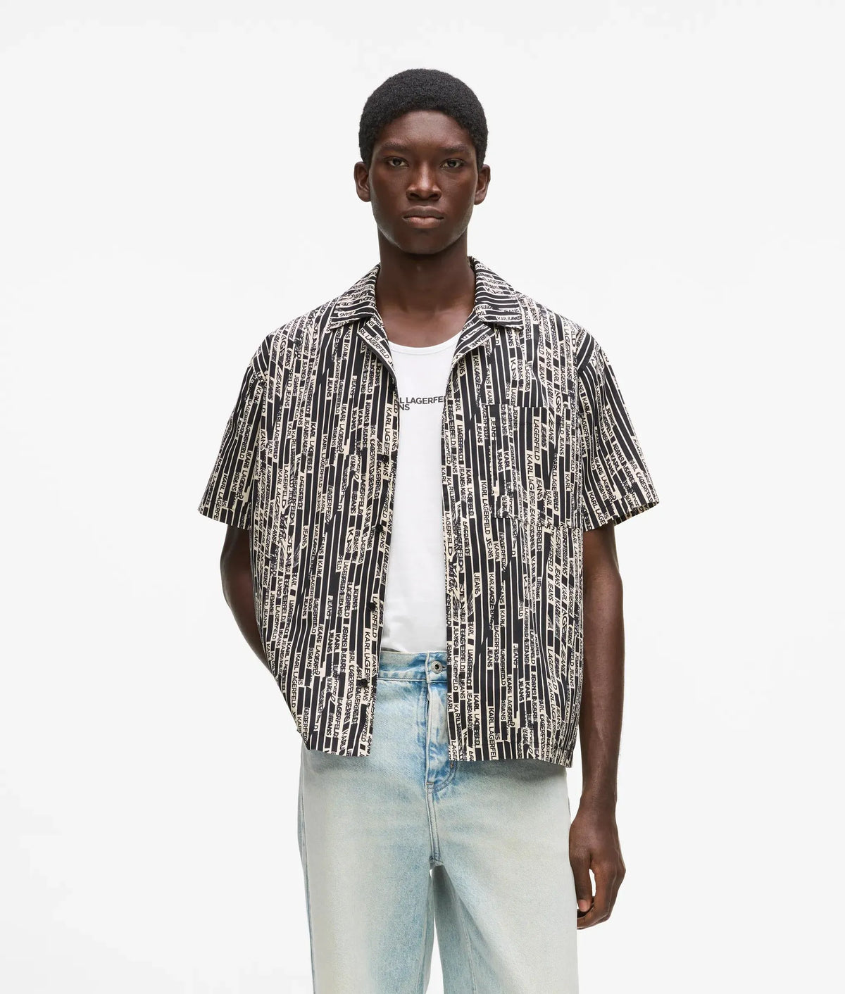 Short-sleeved logo print shirt