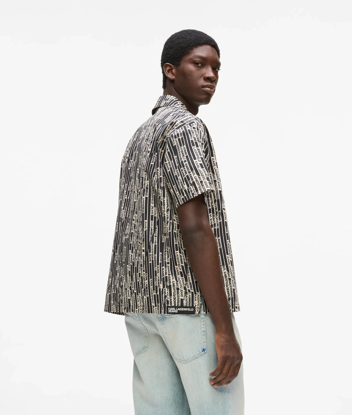 Short-sleeved logo print shirt