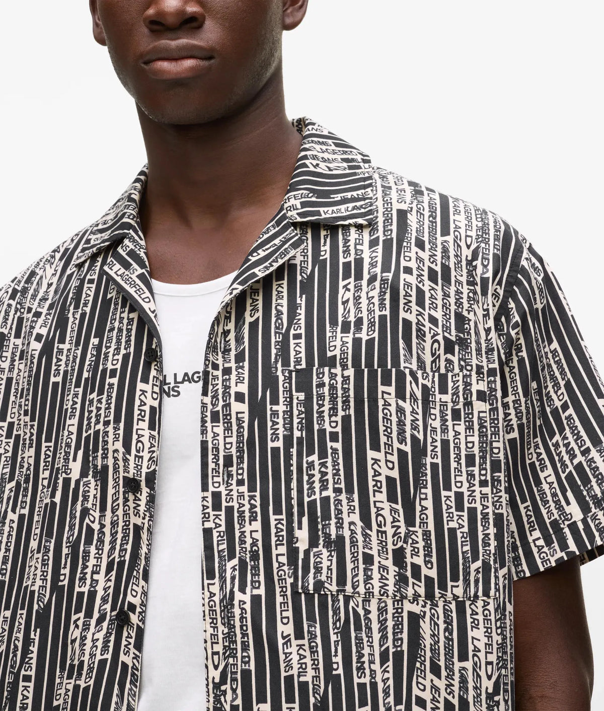 Short-sleeved logo print shirt