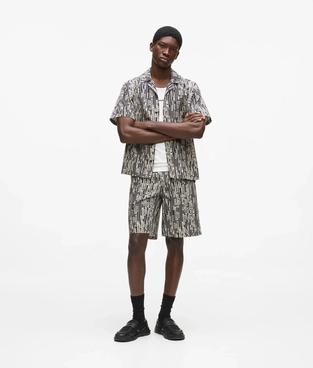 Short-sleeved logo print shirt