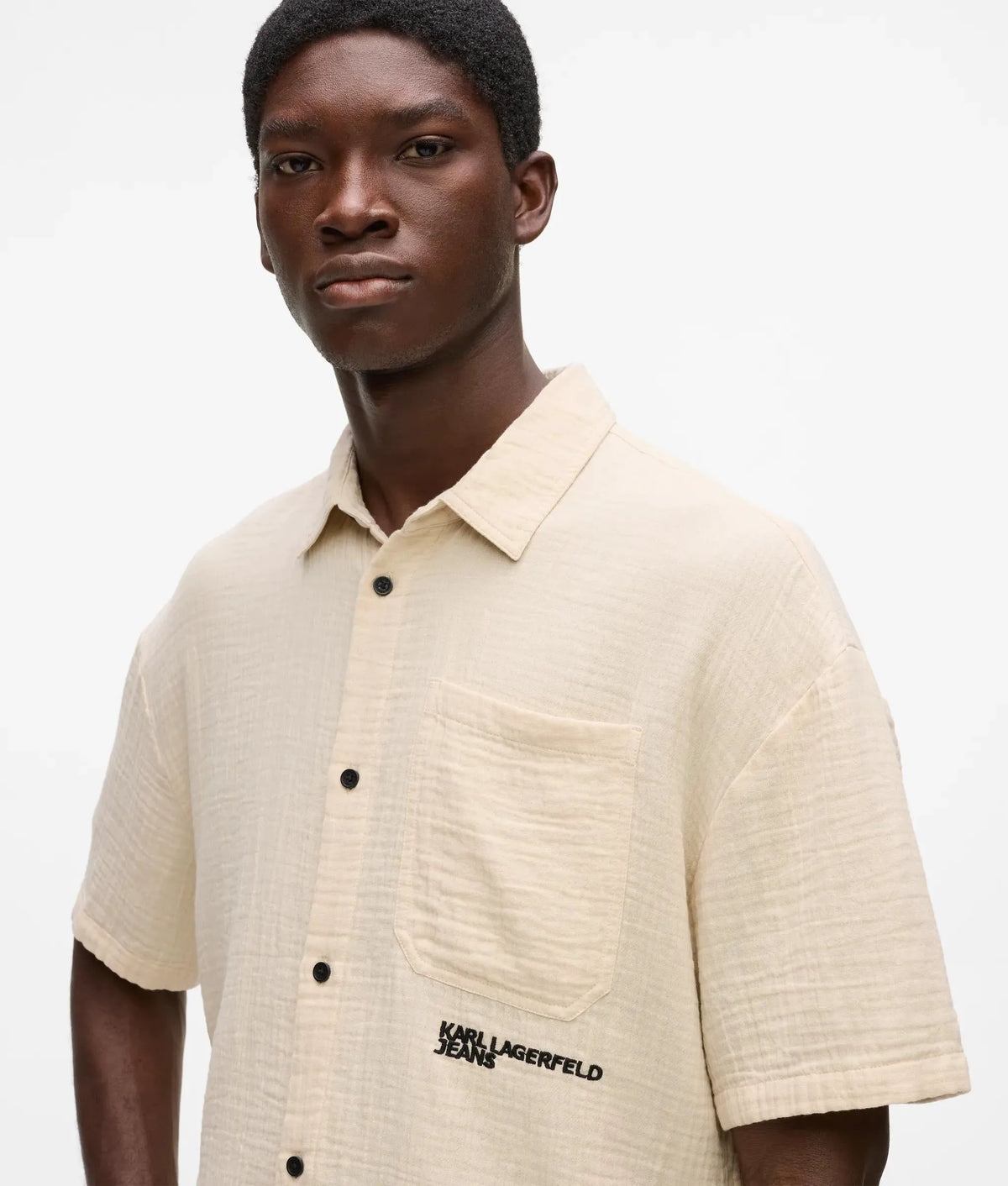 Short-sleeved crinkled shirt
