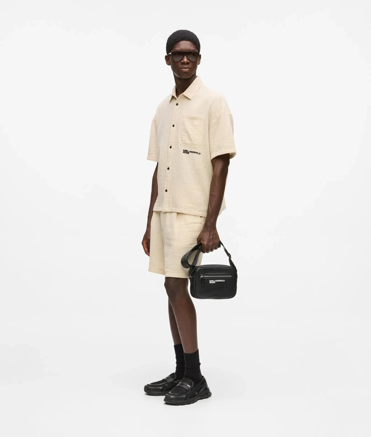 Short-sleeved crinkled shirt
