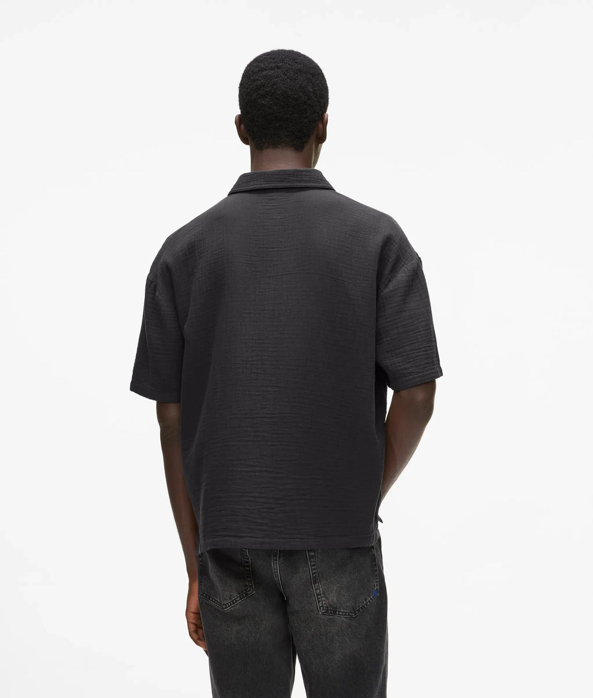 Short-sleeved crinkled shirt