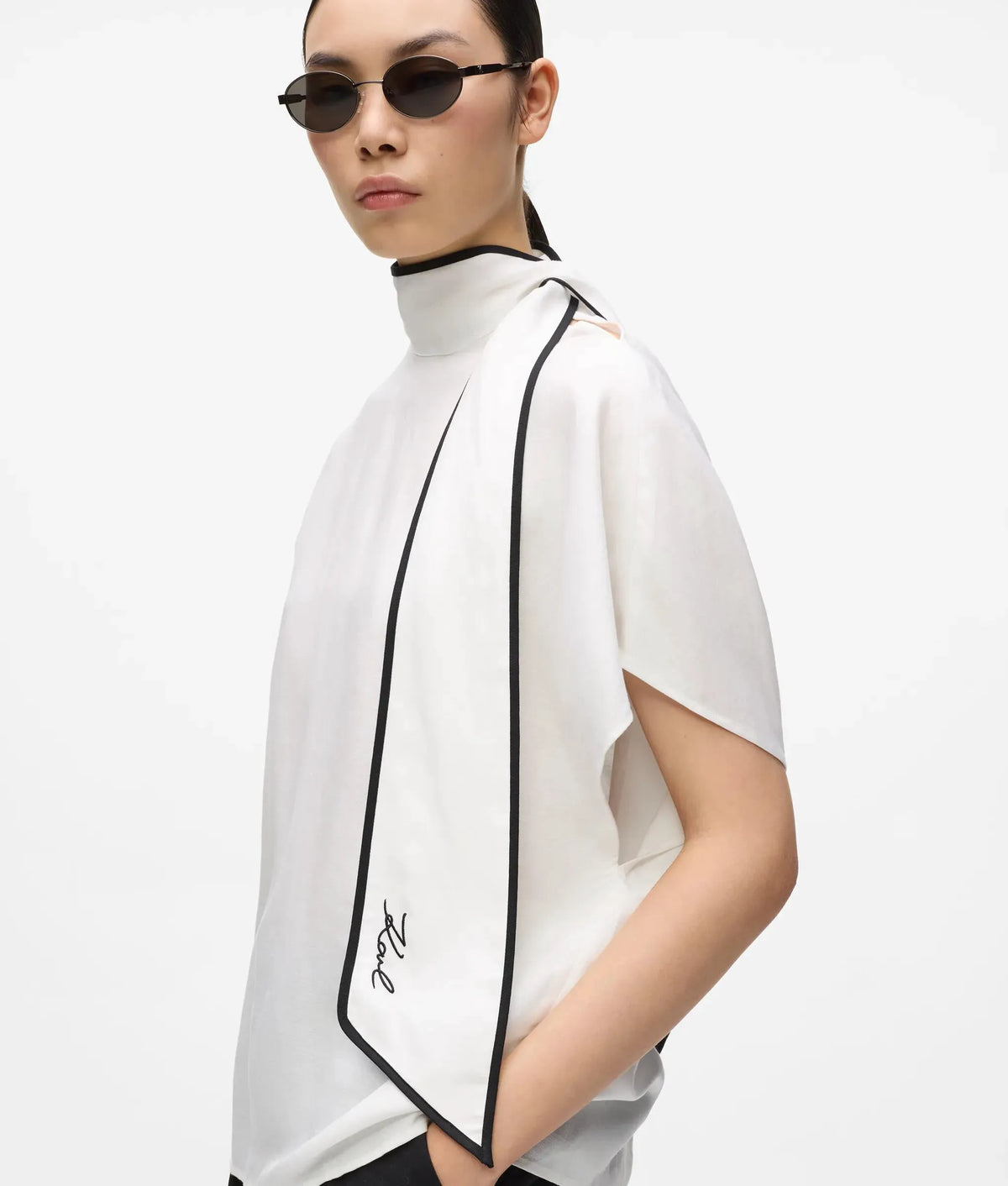 Linen blend pipelined blouse