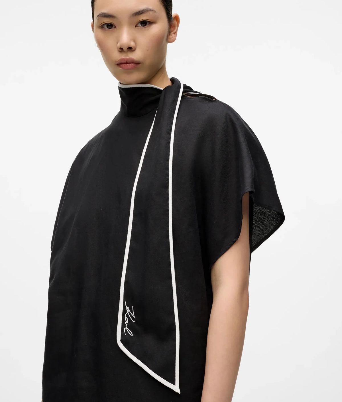 Linen blend pipelined blouse