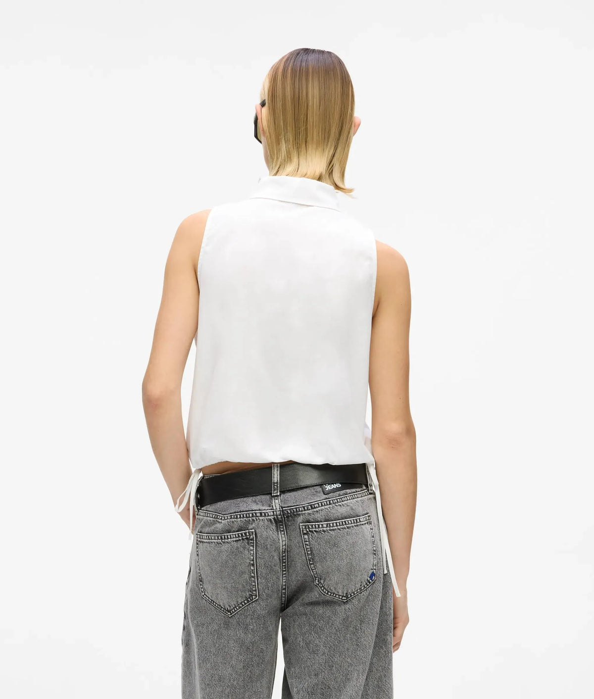 Sleeveless shirt