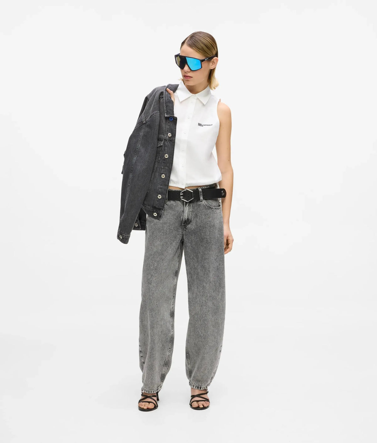 Sleeveless shirt
