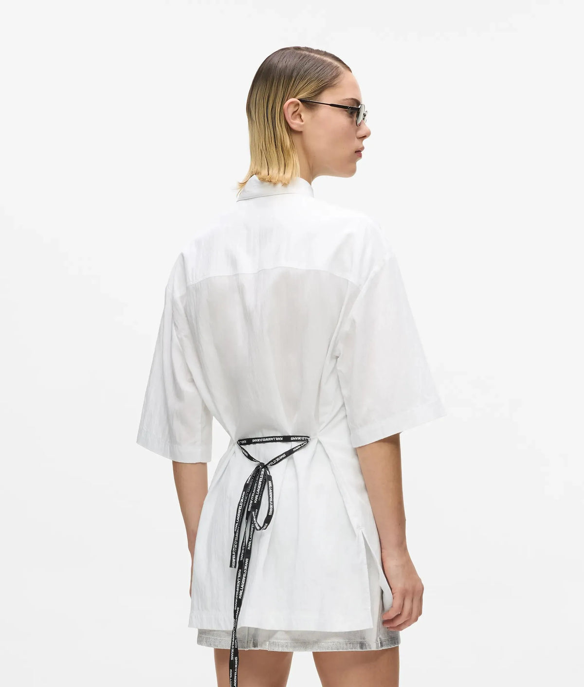 Short-sleeved tie waist shirt