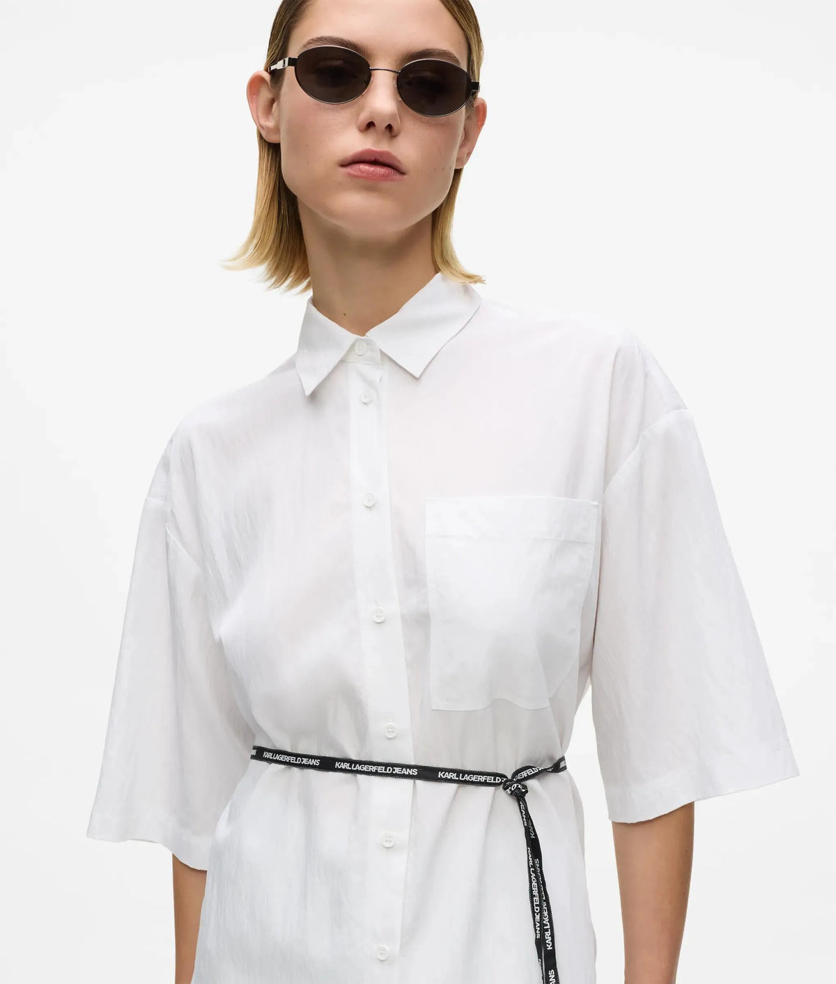 Short-sleeved tie waist shirt