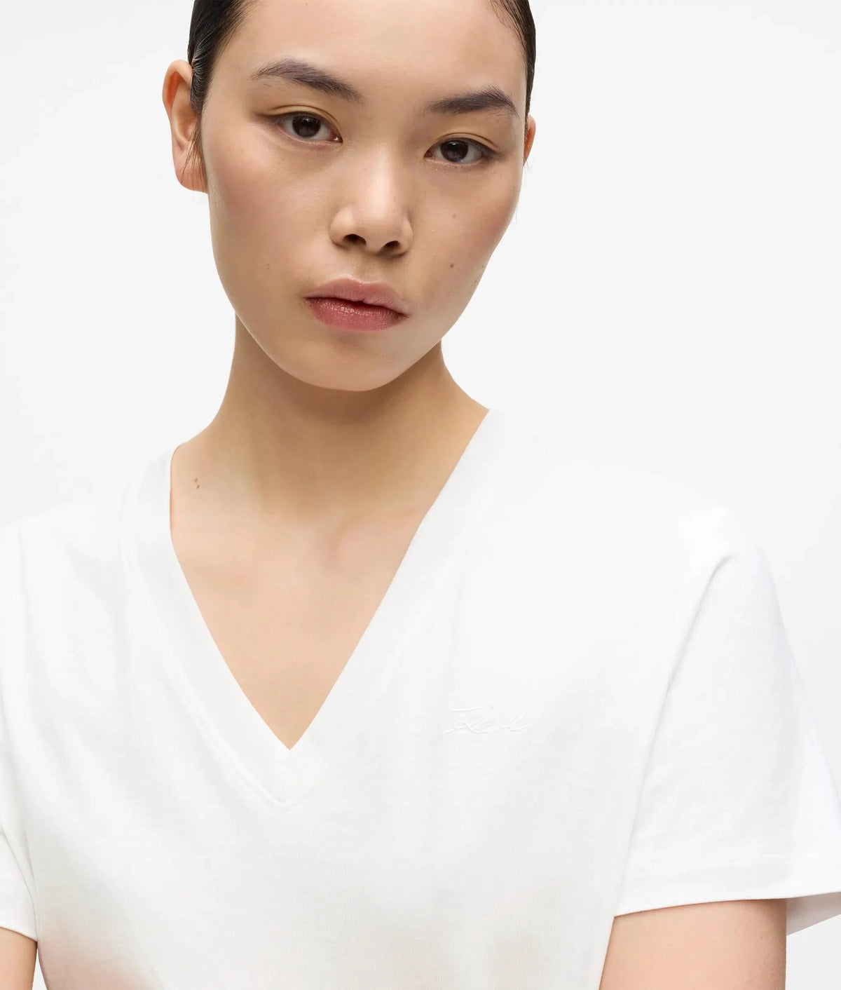 Signature V-neck T-shirt