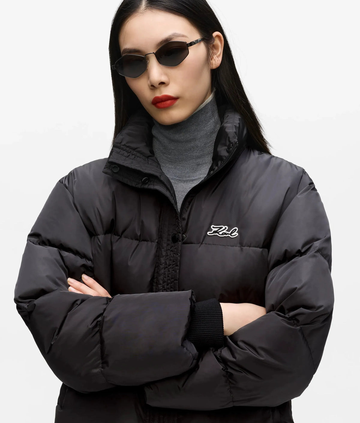 Short hooded puffer jacket
