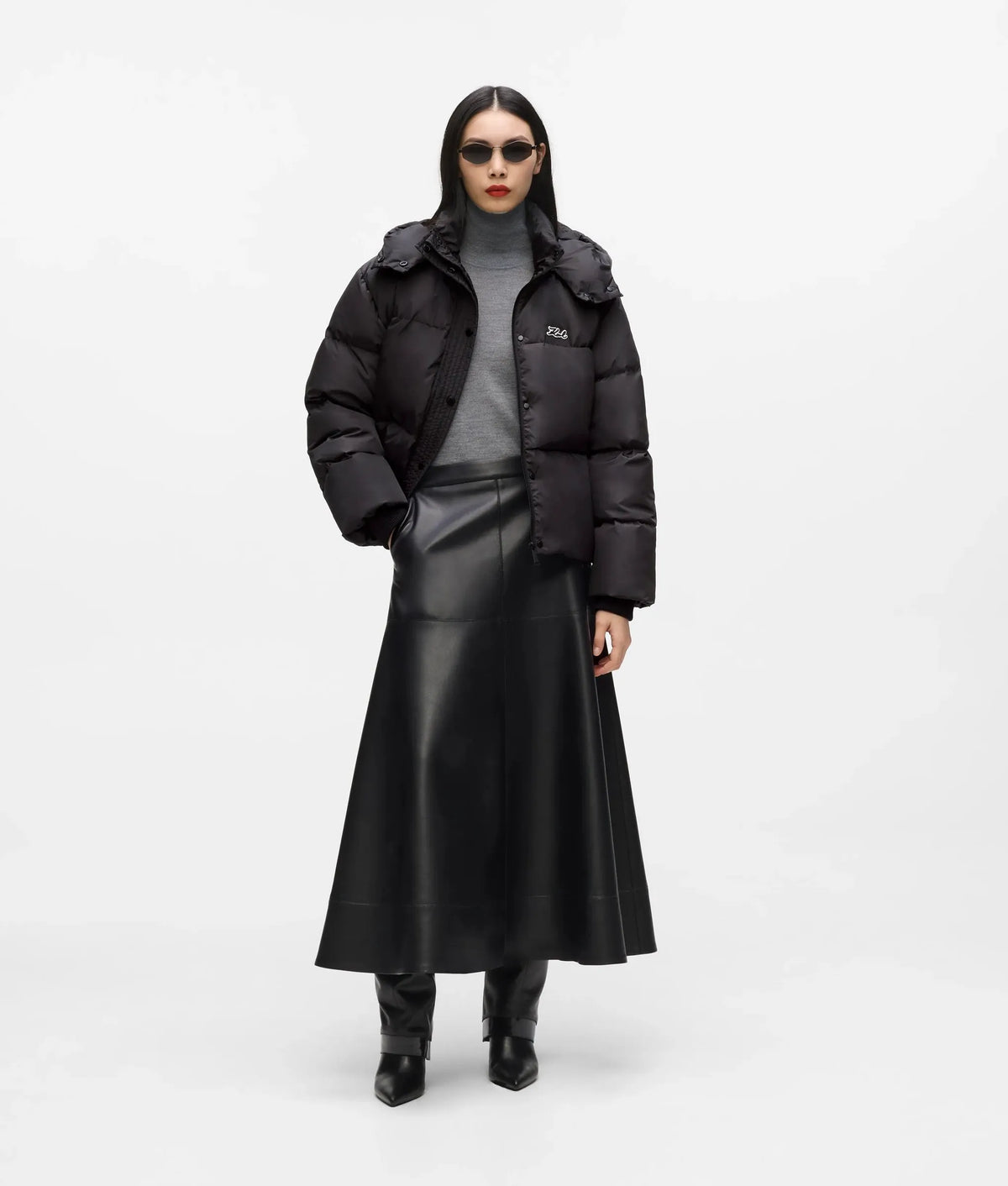 Short hooded puffer jacket