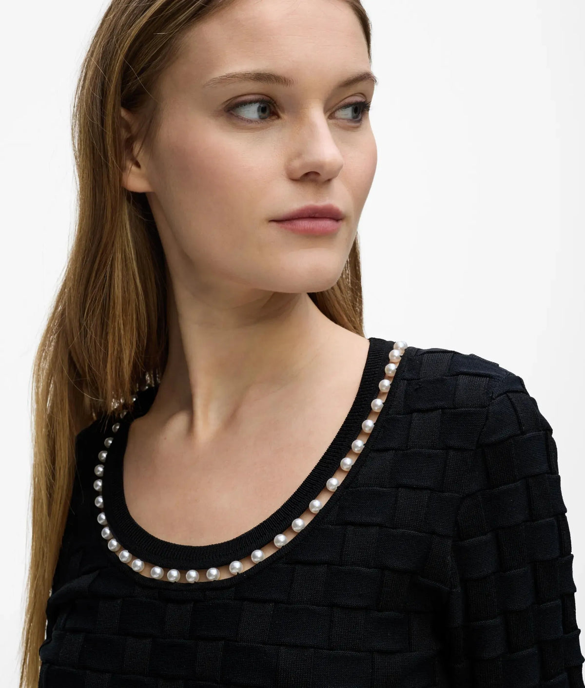 Faux-pearl neck knit top
