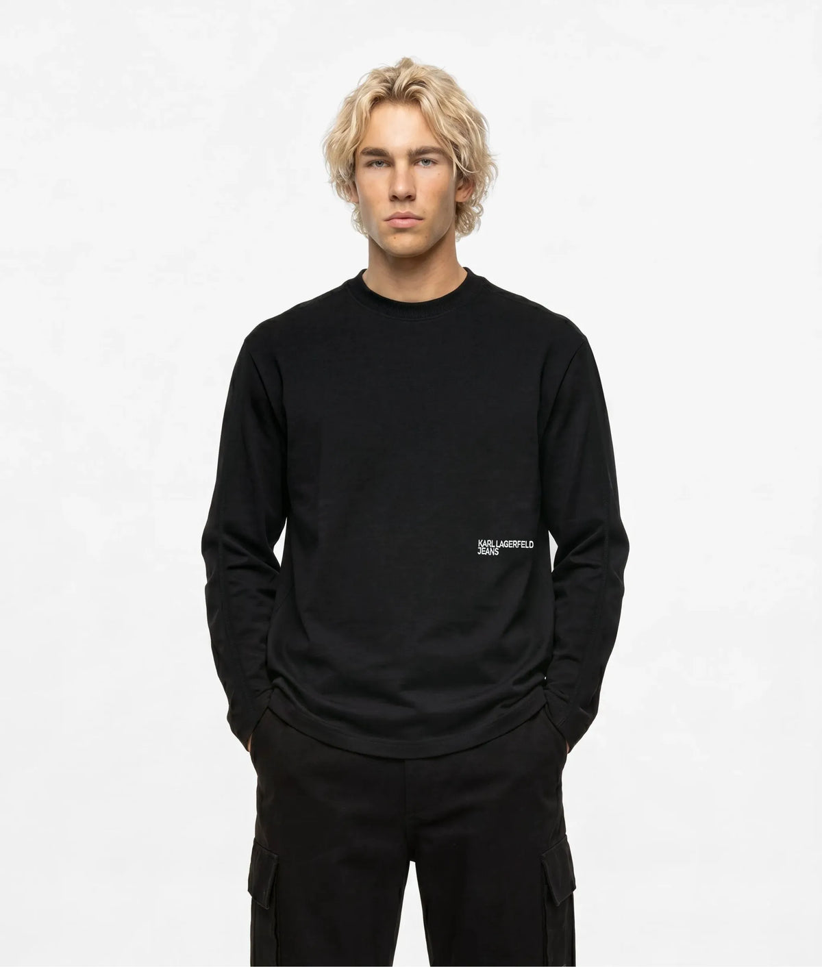 Long-sleeved seamed T-shirt