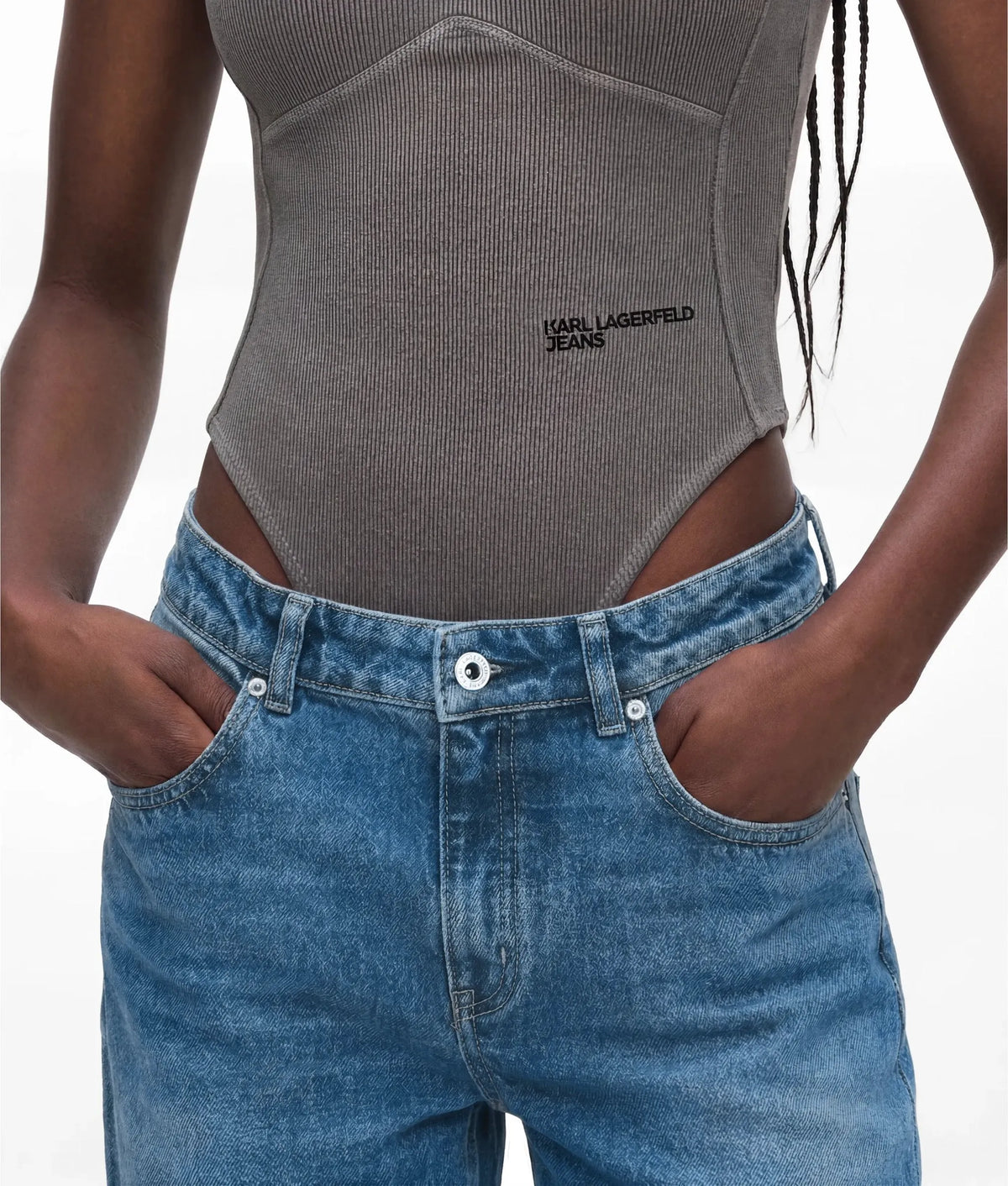 Seamed mid-rise barrel-leg jeans