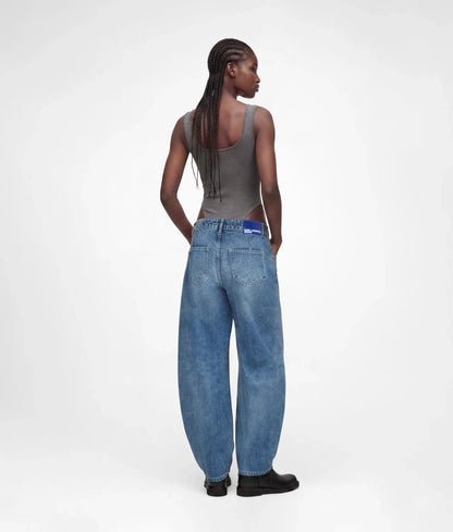 Seamed mid-rise barrel-leg jeans