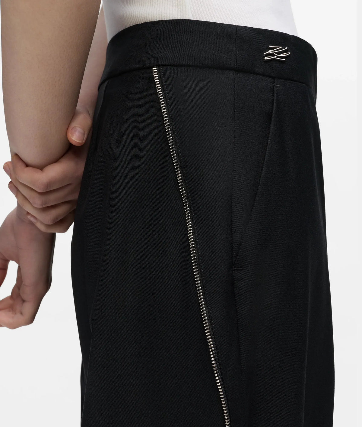 Barrel-leg zip pants