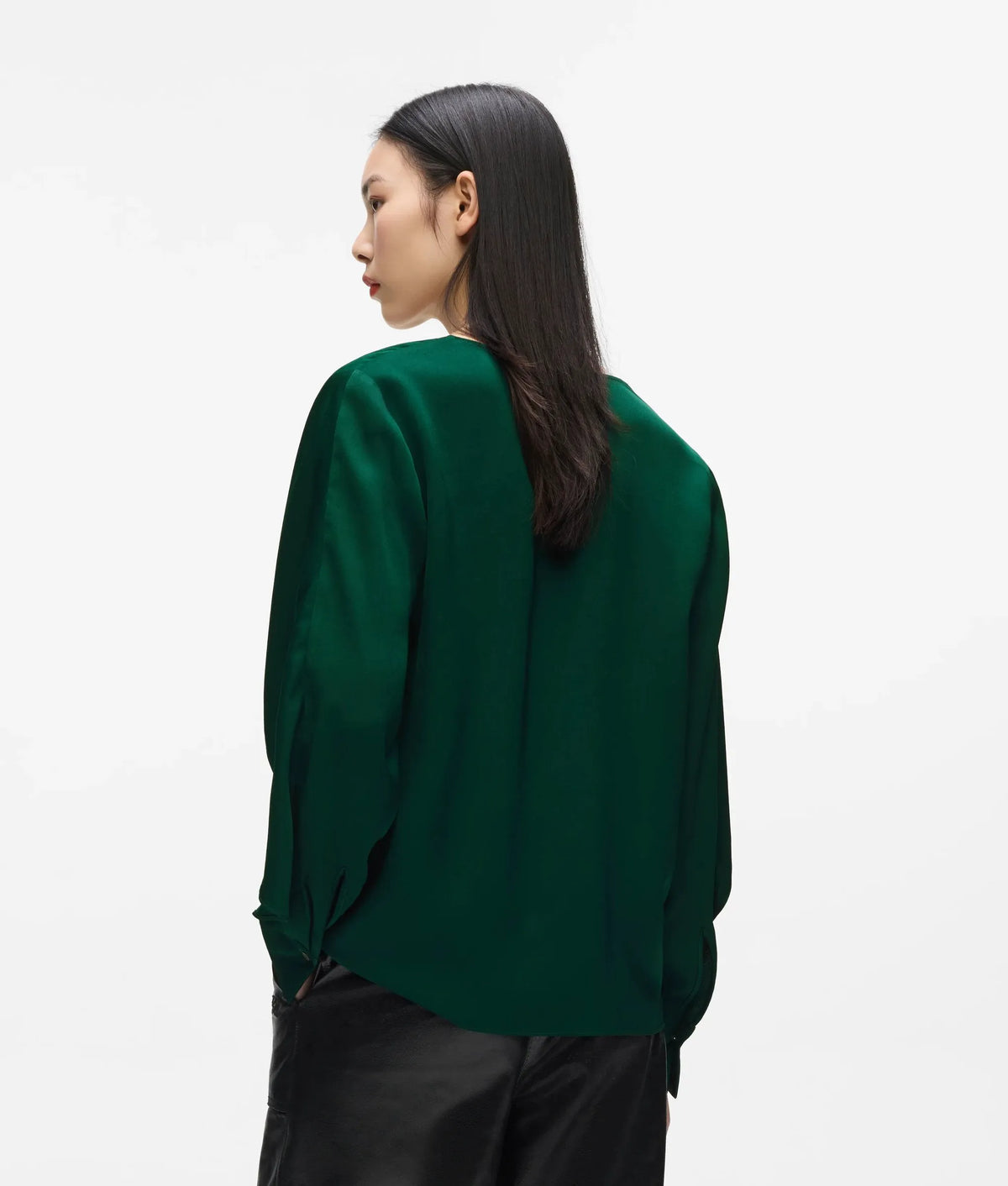 V-neck flounce blouse