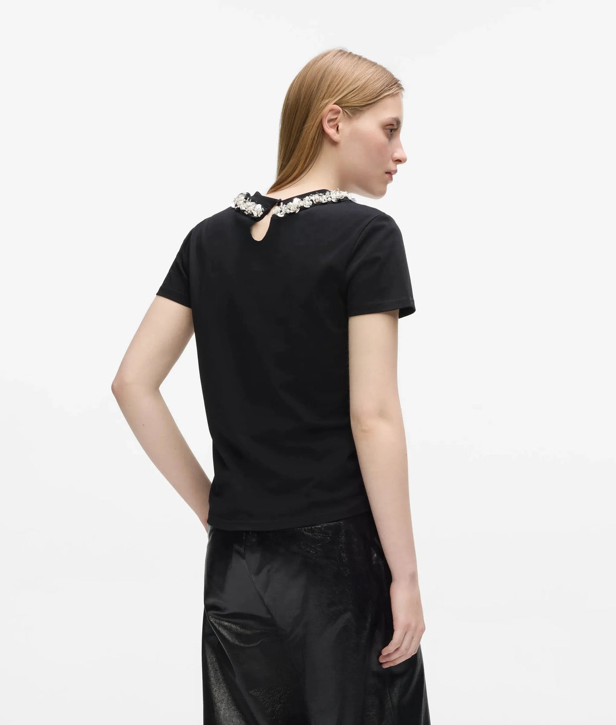 Beaded collar T-shirt