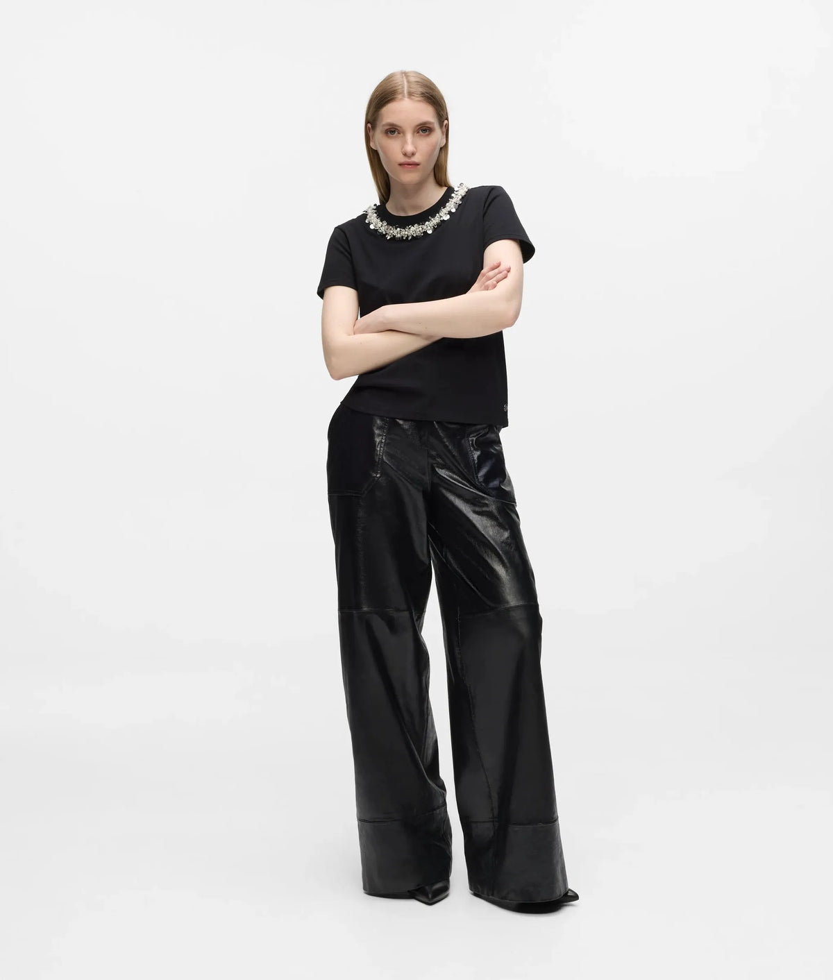Beaded collar T-shirt