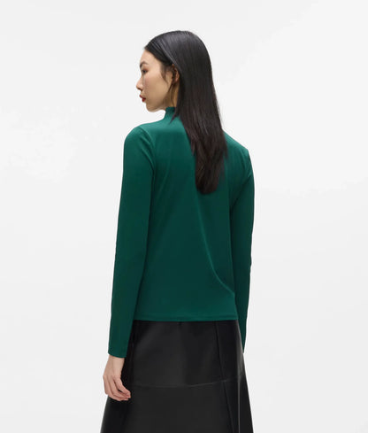 Mock neck long-sleeved top