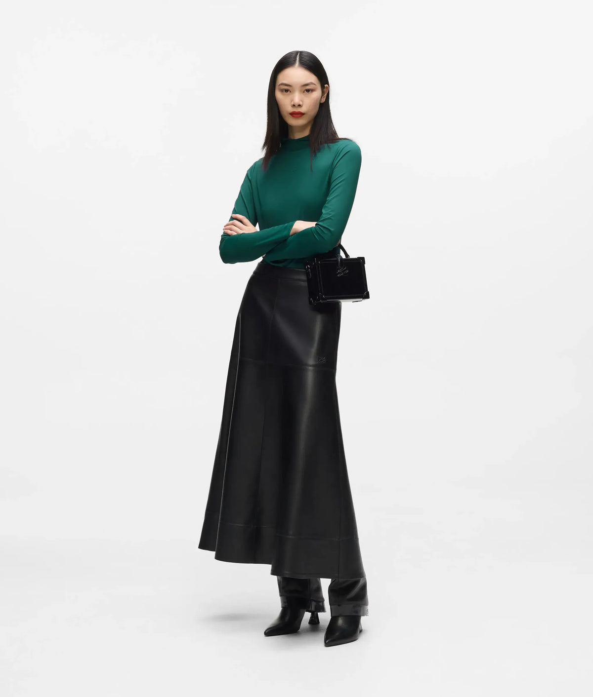 Mock neck long-sleeved top