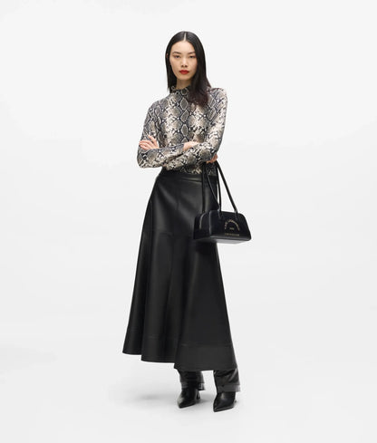 Mock neck long-sleeved top