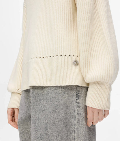Wide collar V-neck sweater