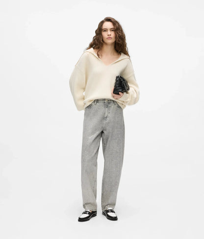 Wide collar V-neck sweater