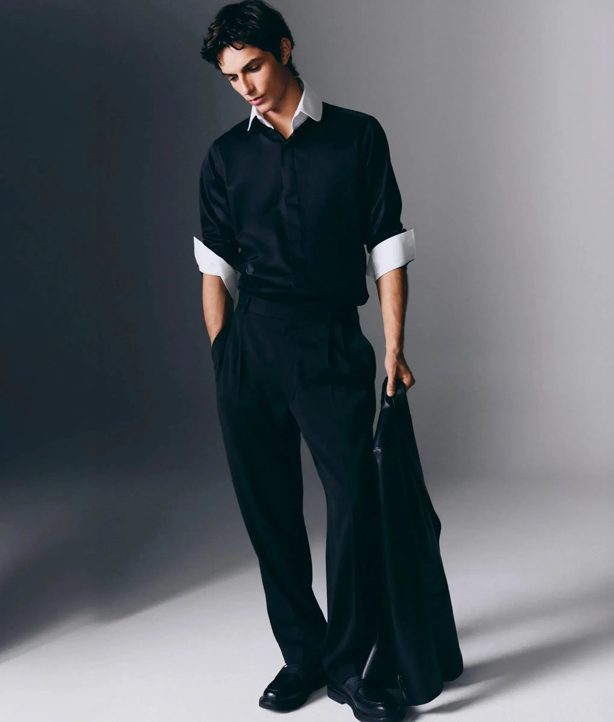 Modern-fit round collar shirt