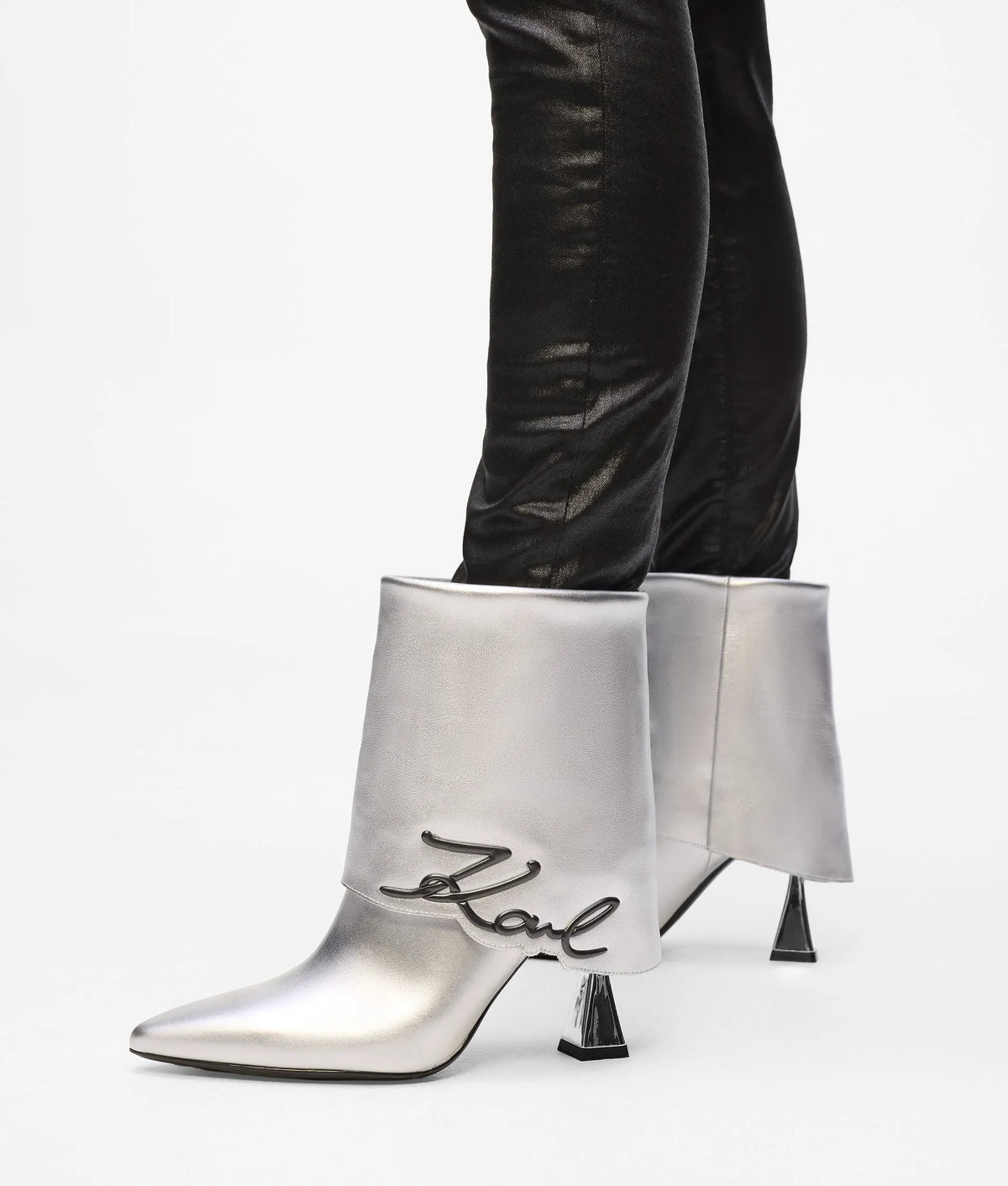 Exclusive Debut II fold-down boots