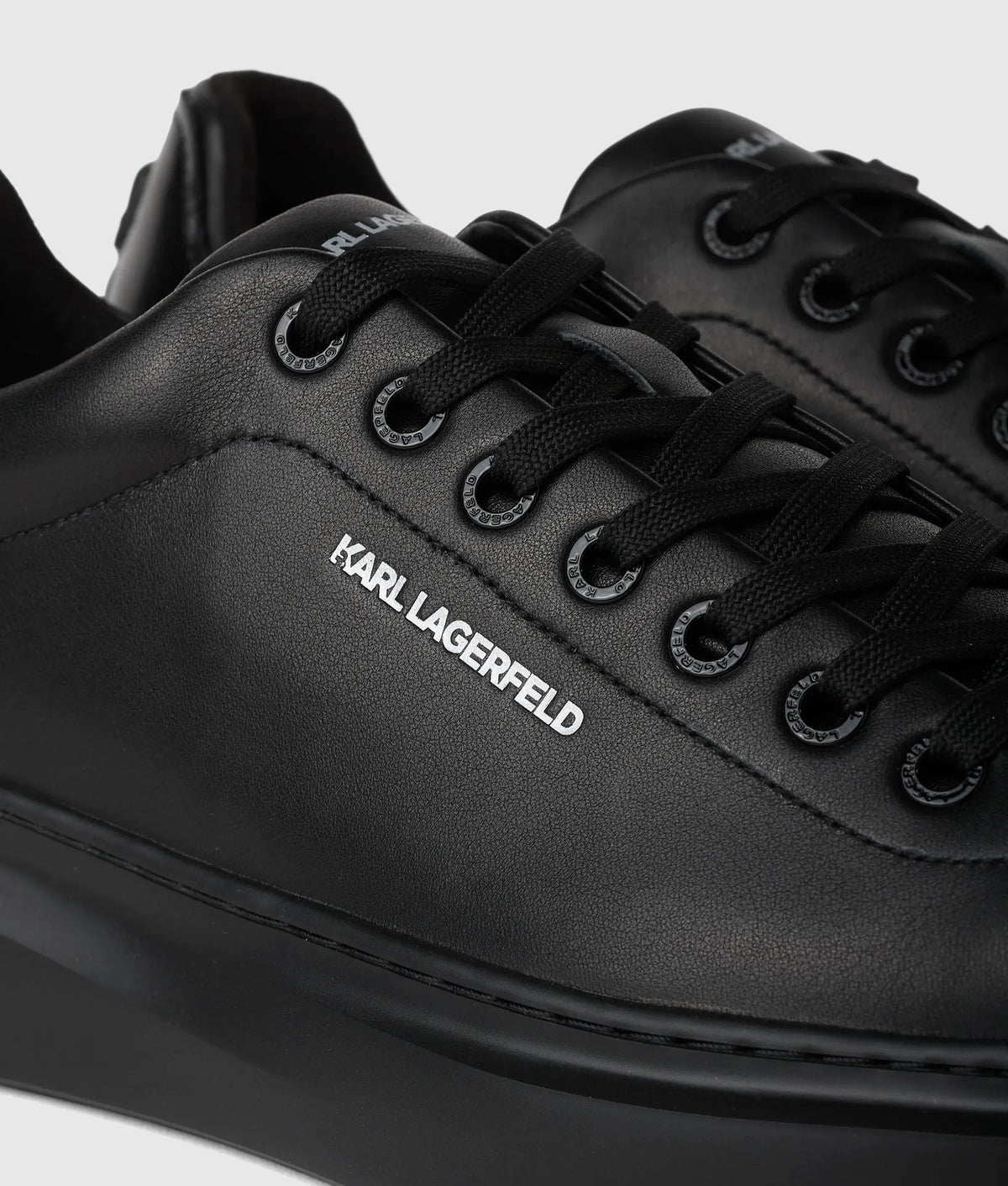 Ikon NFT kore sneakers