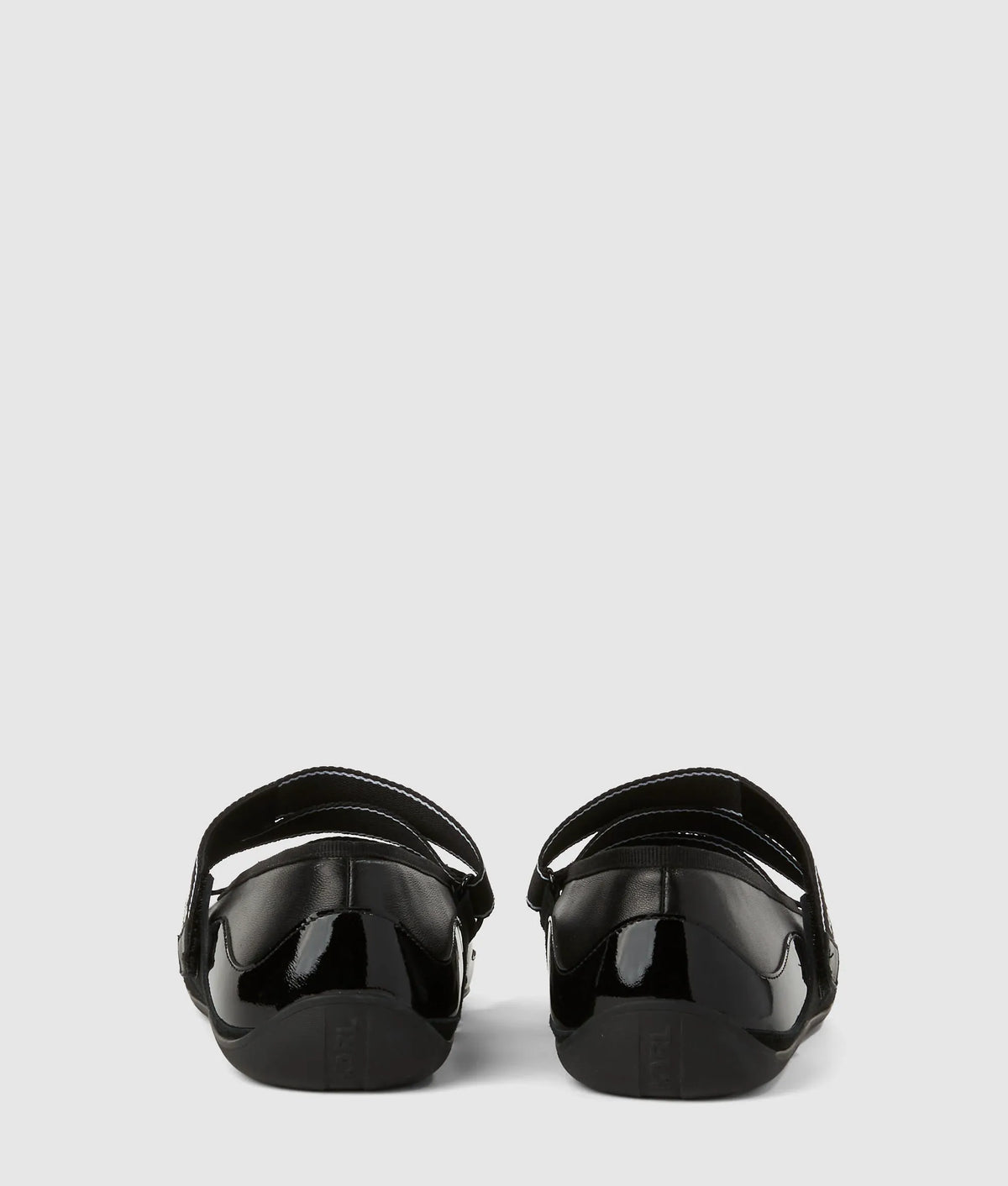 Altia Kross strap flats